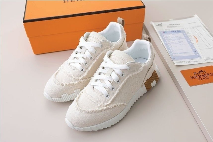 에*** 바운싱 스니커즈
