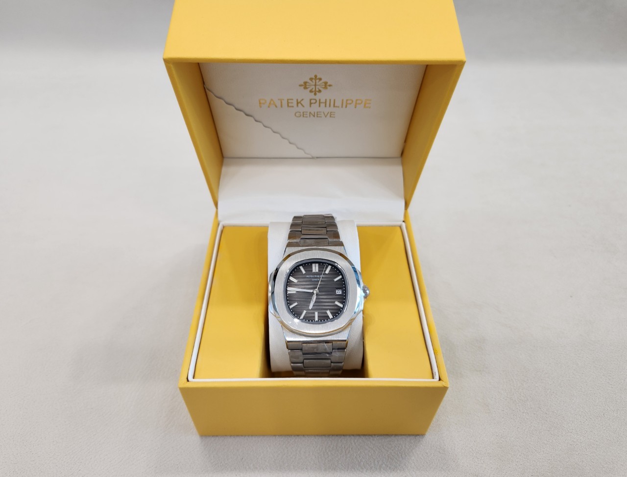 파*** 노틸러스 블랙 다이얼 40mm 시계